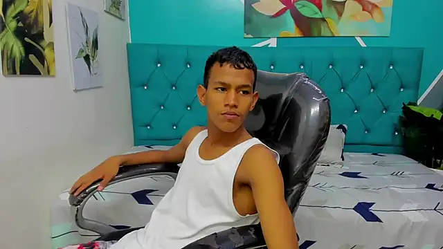 Snapshot of Rory_castro chatting on November 5, 2025, 11:08 pm Rory castro online show from November 5, 2025, 11:08 pm