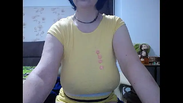 Snapshot of Mary_x chatting on June 5, 2026, 3:33 am Mary x online show from June 5, 2026, 3:33 am