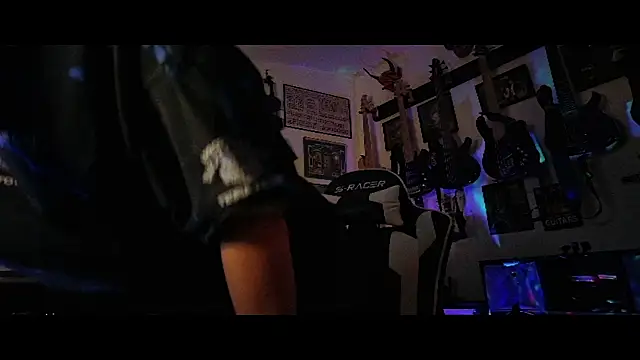 Snapshot of TheSlutMuffin chatting on December 5, 2025, 5:28 am TheSlutMuffin online show from December 5, 2025, 5:28 am