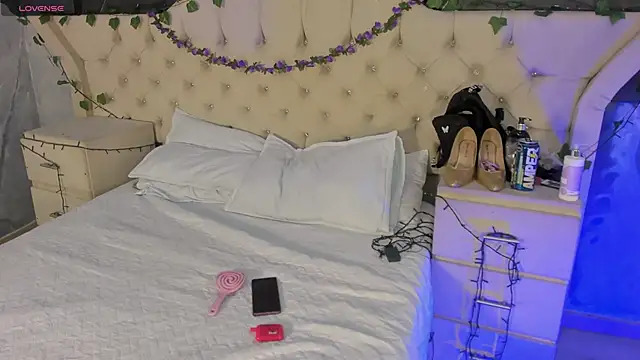 Snapshot of AmbarFoxx_ chatting on November 13, 2025, 6:39 am AmbarFoxx online show from November 13, 2025, 6:39 am