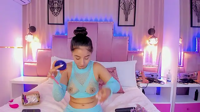 AlliceWinter online show from February 6, 2026, 1:29 pm