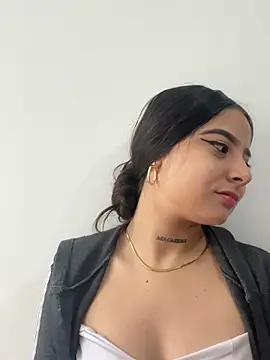 AlliceWinter online show from October 27, 2025, 1:23 pm