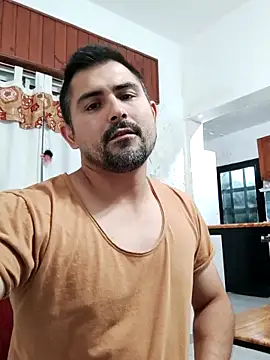 Snapshot of Bradd_32 chatting on December 14, 2025, 4:08 am Bradd 32 online show from December 14, 2025, 4:08 am