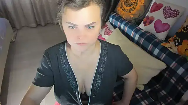 Snapshot of MildMature chatting on December 2, 2025, 6:59 am MildMature online show from December 2, 2025, 6:59 am