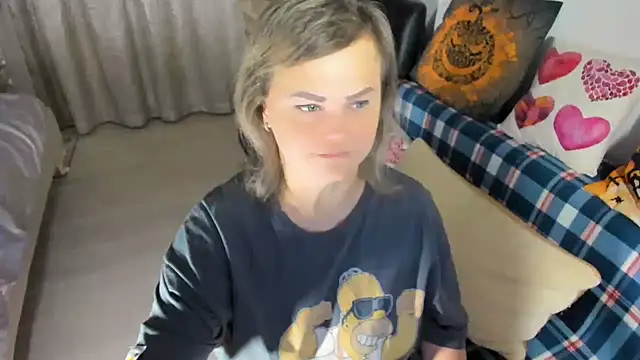 Snapshot of MildMature chatting on December 5, 2025, 7:45 pm MildMature online show from December 5, 2025, 7:45 pm