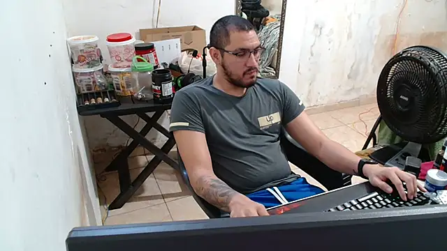 Snapshot of Leonino231 chatting on October 10, 2025, 4:41 pm Leonino231 online show from October 10, 2025, 4:41 pm