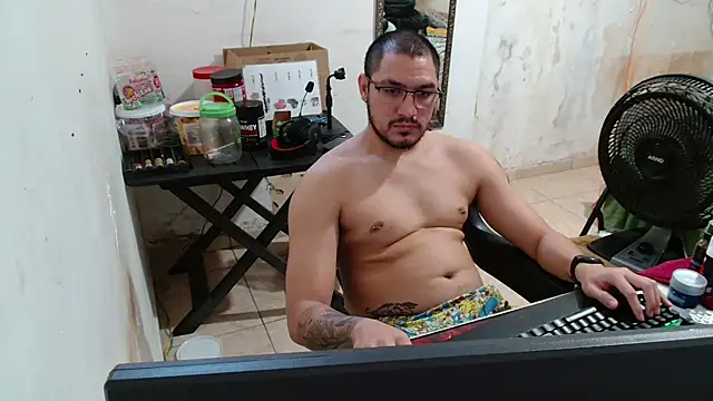 Snapshot of Leonino231 chatting on October 8, 2025, 4:29 pm Leonino231 online show from October 8, 2025, 4:29 pm