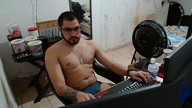 Snapshot of Leonino231 chatting on October 23, 2025, 12:09 am Leonino231 online show from October 23, 2025, 12:09 am