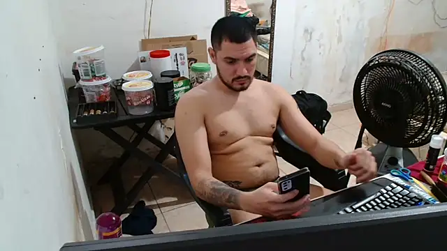 Snapshot of Leonino231 chatting on November 8, 2025, 7:39 pm Leonino231 online show from November 8, 2025, 7:39 pm