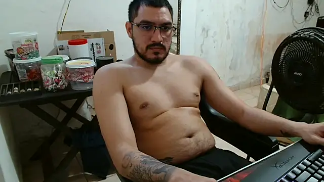 Snapshot of Leonino231 chatting on November 18, 2025, 4:21 pm Leonino231 online show from November 18, 2025, 4:21 pm