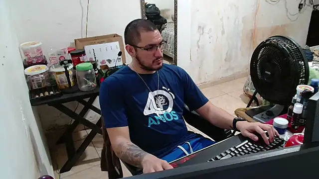 Snapshot of Leonino231 chatting on October 7, 2025, 1:34 pm Leonino231 online show from October 7, 2025, 1:34 pm