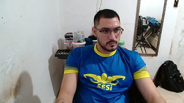 Snapshot of Leonino231 chatting on November 4, 2025, 8:45 pm Leonino231 online show from November 4, 2025, 8:45 pm