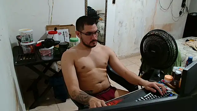 Snapshot of Leonino231 chatting on November 12, 2025, 9:40 pm Leonino231 online show from November 12, 2025, 9:40 pm