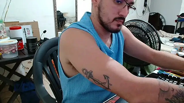 Snapshot of Leonino231 chatting on November 17, 2025, 12:58 am Leonino231 online show from November 17, 2025, 12:58 am