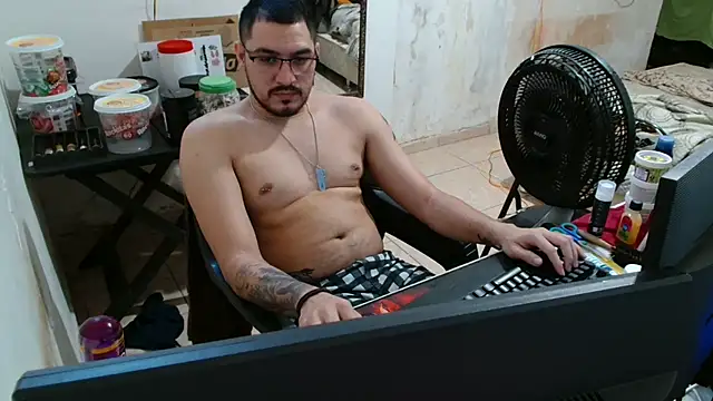 Snapshot of Leonino231 chatting on November 7, 2025, 4:22 pm Leonino231 online show from November 7, 2025, 4:22 pm