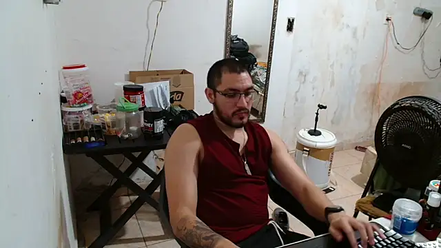 Snapshot of Leonino231 chatting on October 12, 2025, 4:58 am Leonino231 online show from October 12, 2025, 4:58 am