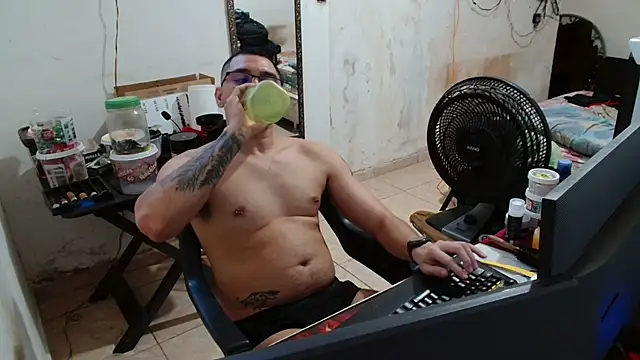 Snapshot of Leonino231 chatting on October 30, 2025, 4:26 pm Leonino231 online show from October 30, 2025, 4:26 pm