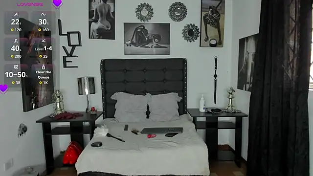 LunarisSmith online show from November 4, 2025, 7:06 pm