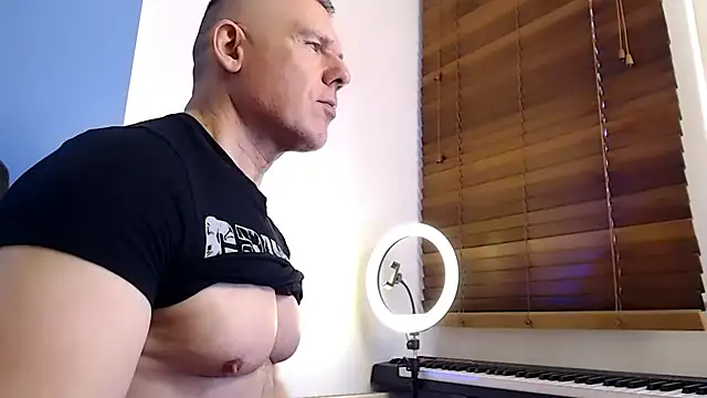 tomfoxcam online show from October 3, 2025, 5:53 am