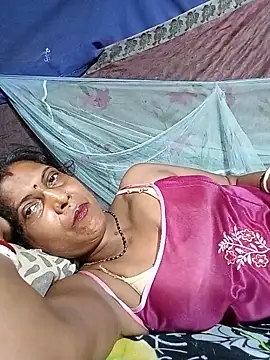 Snapshot of Savita992 chatting on June 13, 2026, 9:18 am Savita992 online show from June 13, 2026, 9:18 am