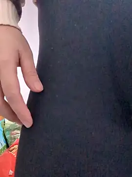 Snapshot of opna8 chatting on February 19, 2026, 12:35 pm opna8 online show from February 19, 2026, 12:35 pm