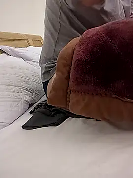 Snapshot of opna8 chatting on February 12, 2026, 12:43 am opna8 online show from February 12, 2026, 12:43 am