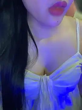 Linhtruong  online show from May 1, 2026, 11:26 am