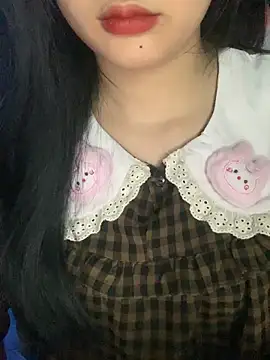 Snapshot of Linhtruong_ chatting on November 18, 2025, 4:27 am Linhtruong online show from November 18, 2025, 4:27 am