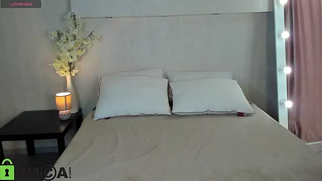 Adelina Bliss online show from May 4, 2026, 9:45 am
