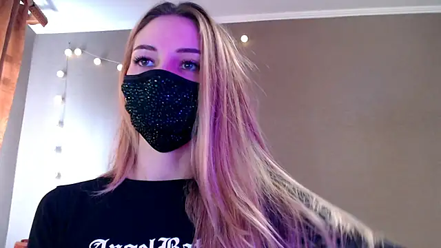 Snapshot of Iris_lave chatting on December 4, 2025, 10:03 am Iris lave online show from December 4, 2025, 10:03 am