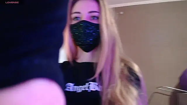 Snapshot of Iris_lave chatting on November 15, 2025, 9:13 am Iris lave online show from November 15, 2025, 9:13 am