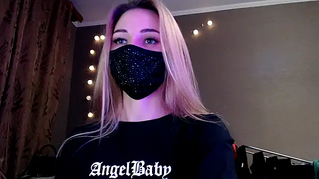 Snapshot of Iris_lave chatting on December 1, 2025, 8:10 pm Iris lave online show from December 1, 2025, 8:10 pm