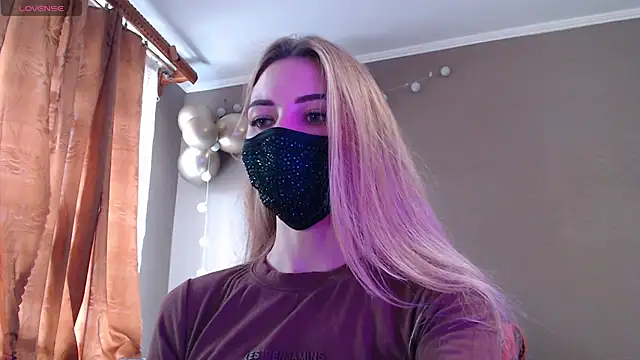 Snapshot of Iris_lave chatting on November 13, 2025, 12:09 pm Iris lave online show from November 13, 2025, 12:09 pm