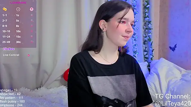 Snapshot of little_Teya chatting on October 24, 2025, 7:24 pm little Teya online show from October 24, 2025, 7:24 pm