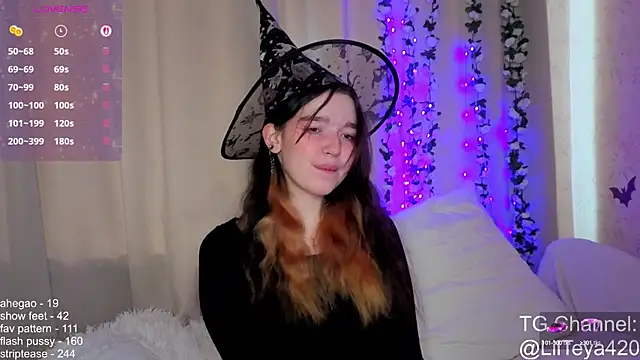 Snapshot of little_Teya chatting on October 14, 2025, 9:54 am little Teya online show from October 14, 2025, 9:54 am