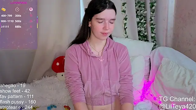 Snapshot of little_Teya chatting on September 16, 2025, 10:27 am little Teya online show from September 16, 2025, 10:27 am