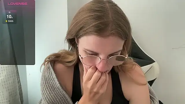 Snapshot of BustyKellyXXX chatting on October 7, 2025, 9:10 am BustyKellyXXX online show from October 7, 2025, 9:10 am