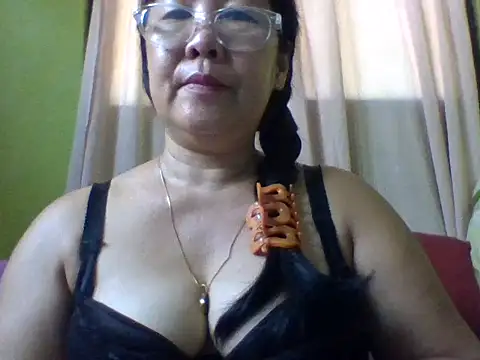 mommasexy29 online show from October 7, 2025, 4:46 am