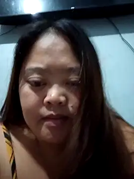 sweetbigtits19 online show from April 11, 2026, 4:10 pm