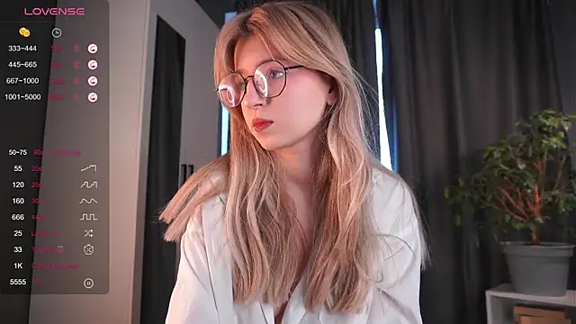 Snapshot of zegoii chatting on October 18, 2025, 1:02 pm zegoii online show from October 18, 2025, 1:02 pm