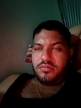 Snapshot of Frank0021 chatting on November 19, 2025, 12:10 am Frank0021 online show from November 19, 2025, 12:10 am