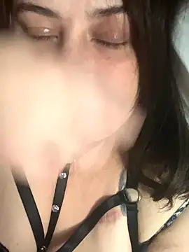 Snapshot of lolapetittee chatting on October 15, 2025, 4:00 am lolapetittee online show from October 15, 2025, 4:00 am