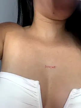 lucy grey25 online show from November 11, 2025, 3:51 pm