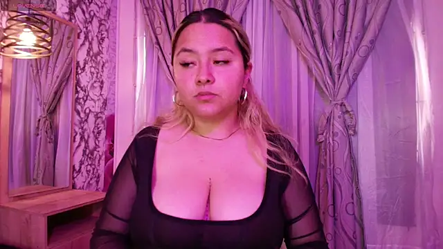 Snapshot of Zafiro_claire chatting on June 25, 2026, 4:45 pm Zafiro claire online show from June 25, 2026, 4:45 pm