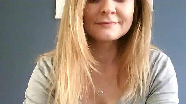 Snapshot of Ginger-bb chatting on March 4, 2026, 7:49 am Ginger-bb online show from March 4, 2026, 7:49 am