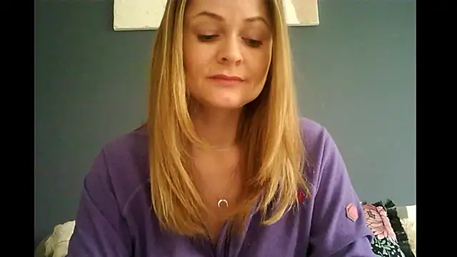 Ginger-bb online show from April 7, 2026, 6:26 am