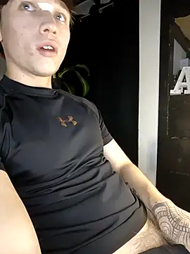 Snapshot of Logan_sixxer chatting on November 13, 2025, 10:35 pm Logan sixxer online show from November 13, 2025, 10:35 pm