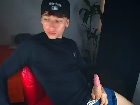 Snapshot of Logan_sixxer chatting on October 3, 2025, 5:14 pm Logan sixxer online show from October 3, 2025, 5:14 pm