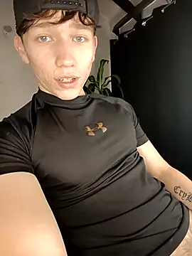 Snapshot of Logan_sixxer chatting on October 18, 2025, 8:44 pm Logan sixxer online show from October 18, 2025, 8:44 pm