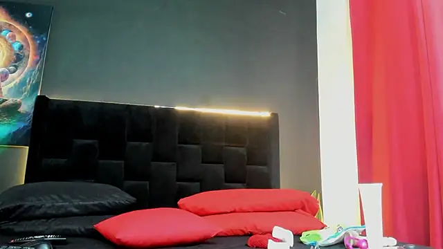 Sofia Brandkss  online show from September 25, 2025, 9:32 pm